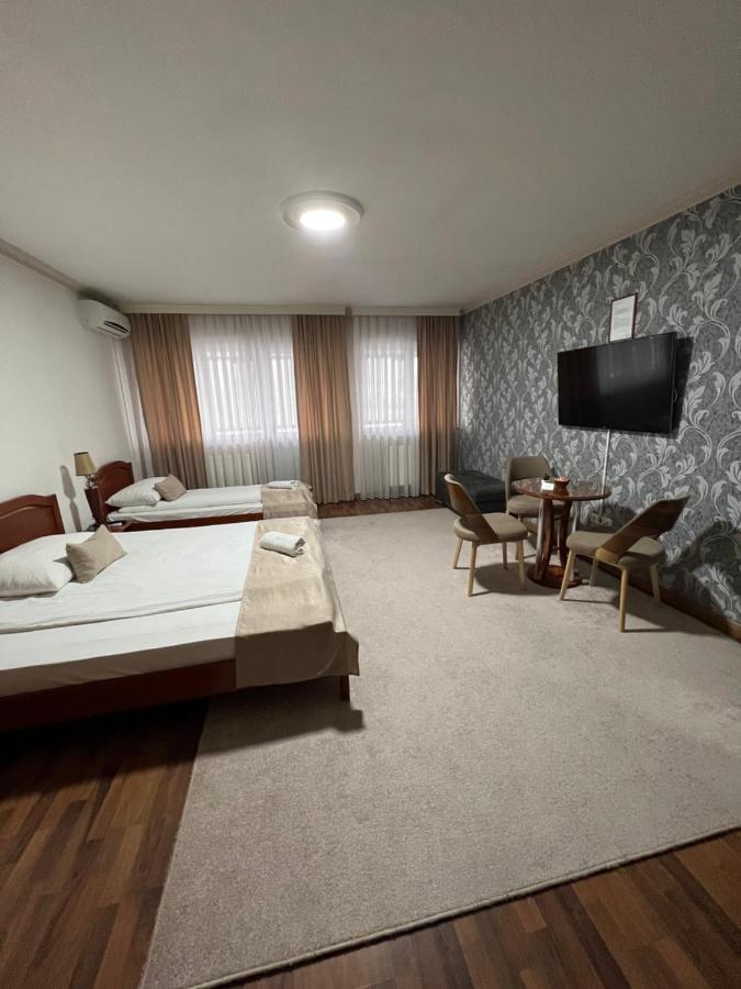 Hotel New Milenium Lukavac Exterior foto