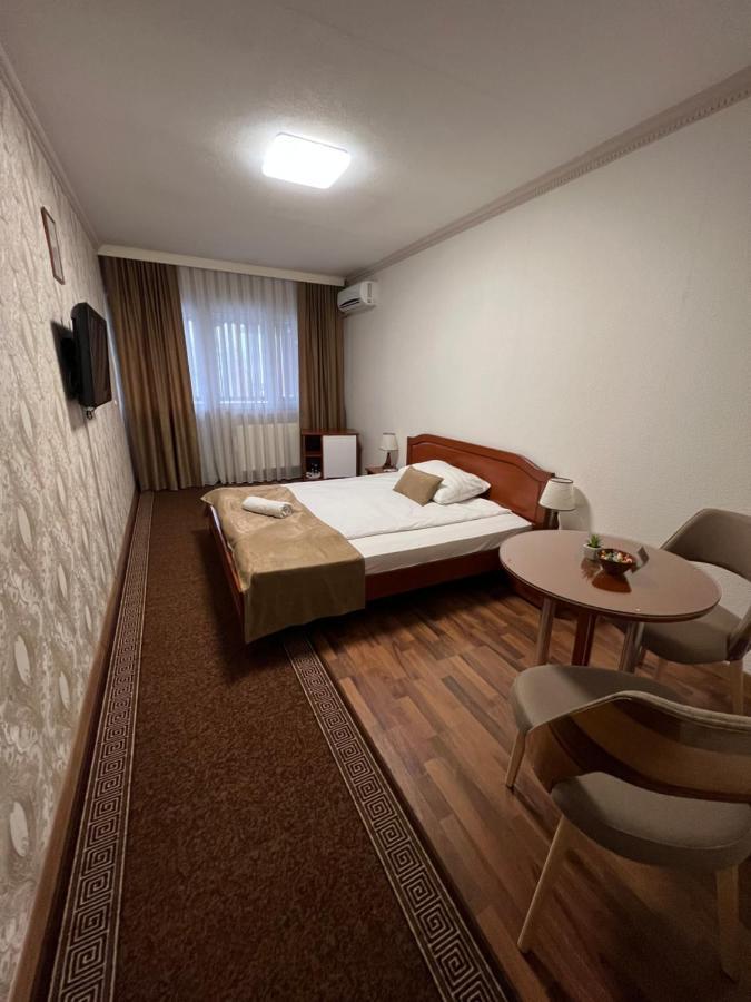 Hotel New Milenium Lukavac Exterior foto