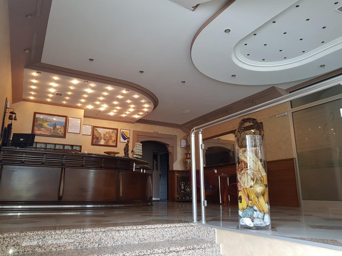 Hotel New Milenium Lukavac Exterior foto